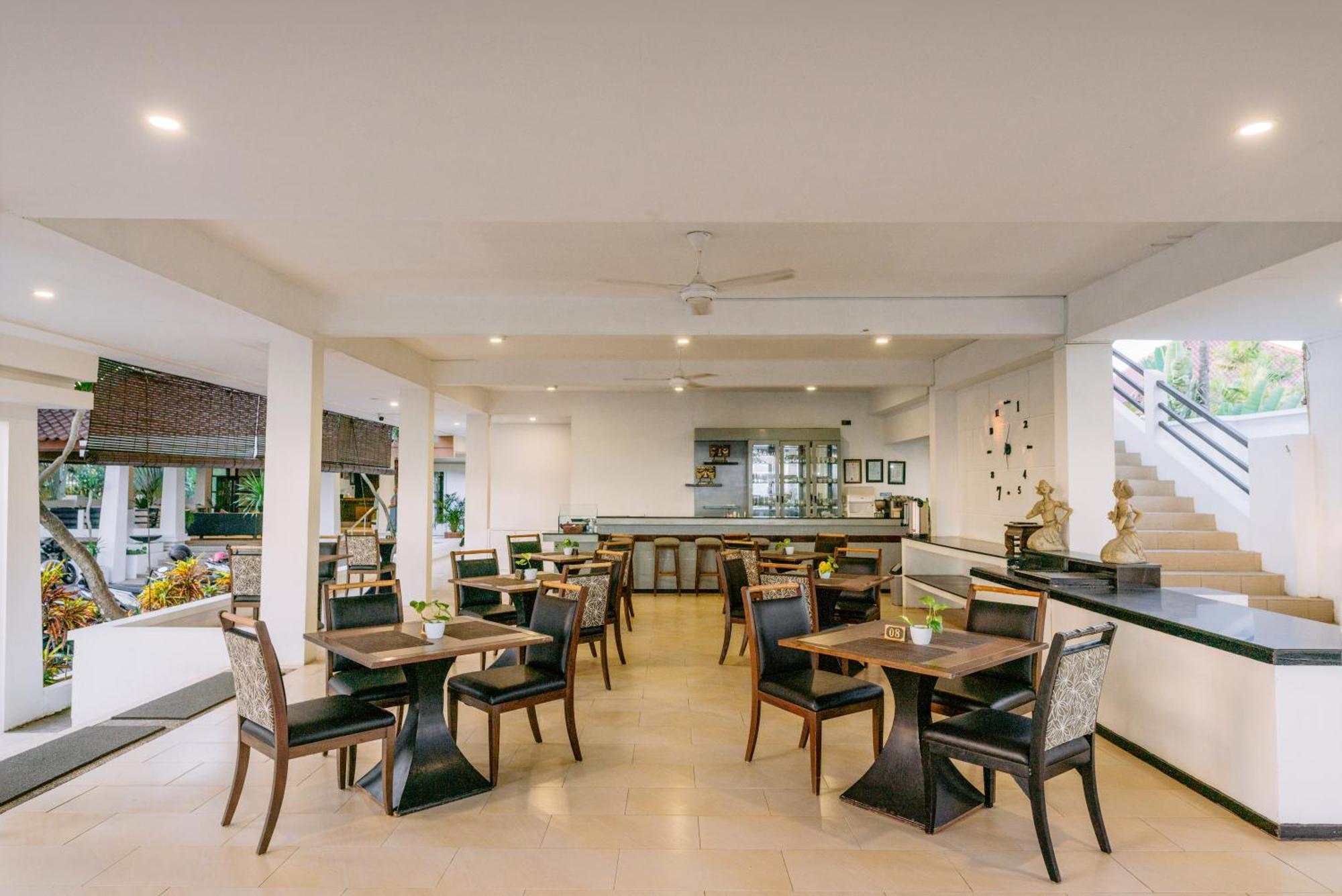 Legong Keraton Beach Hotel Canggu Esterno foto