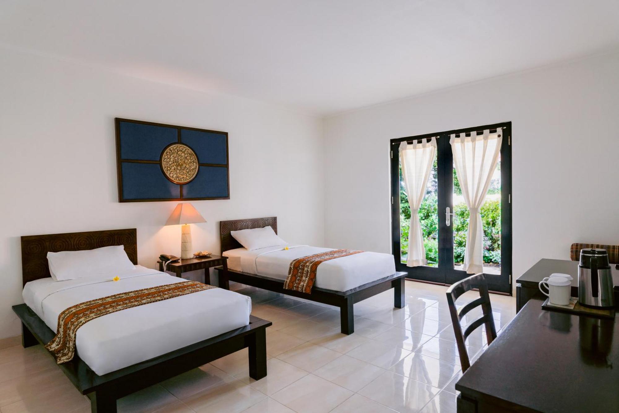 Legong Keraton Beach Hotel Canggu Esterno foto