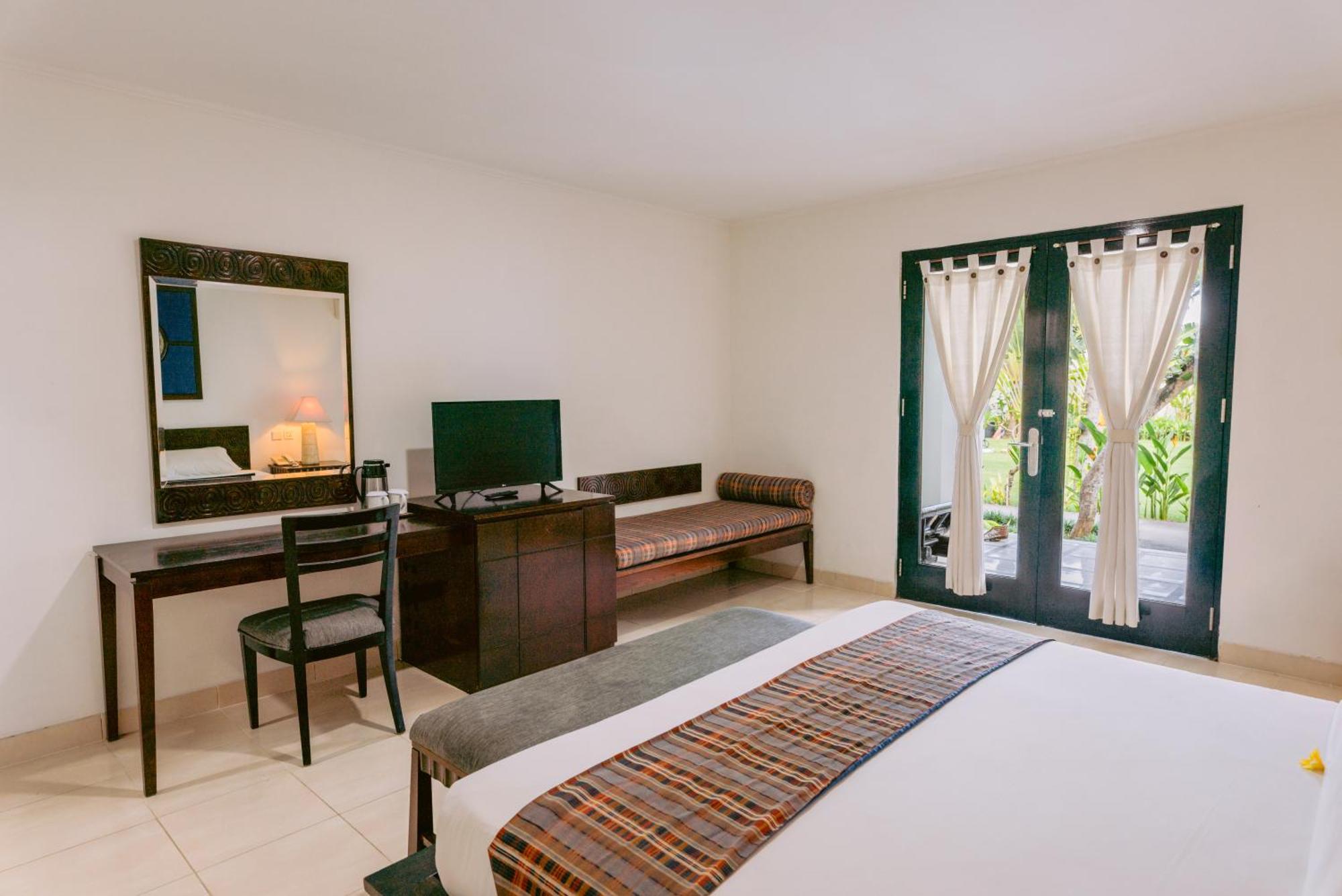 Legong Keraton Beach Hotel Canggu Esterno foto