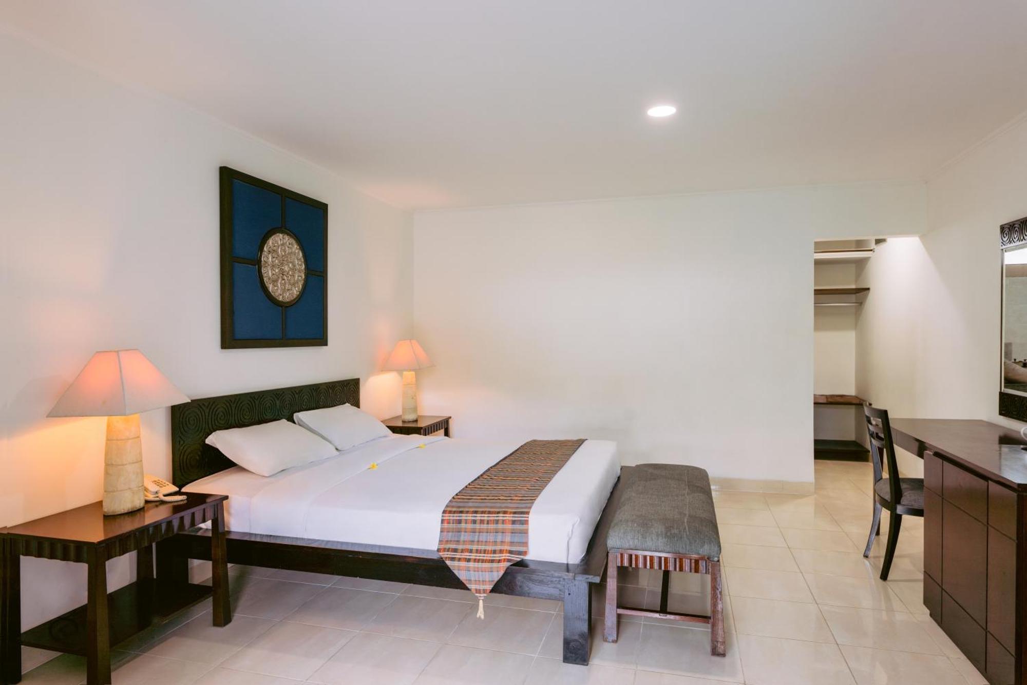 Legong Keraton Beach Hotel Canggu Esterno foto