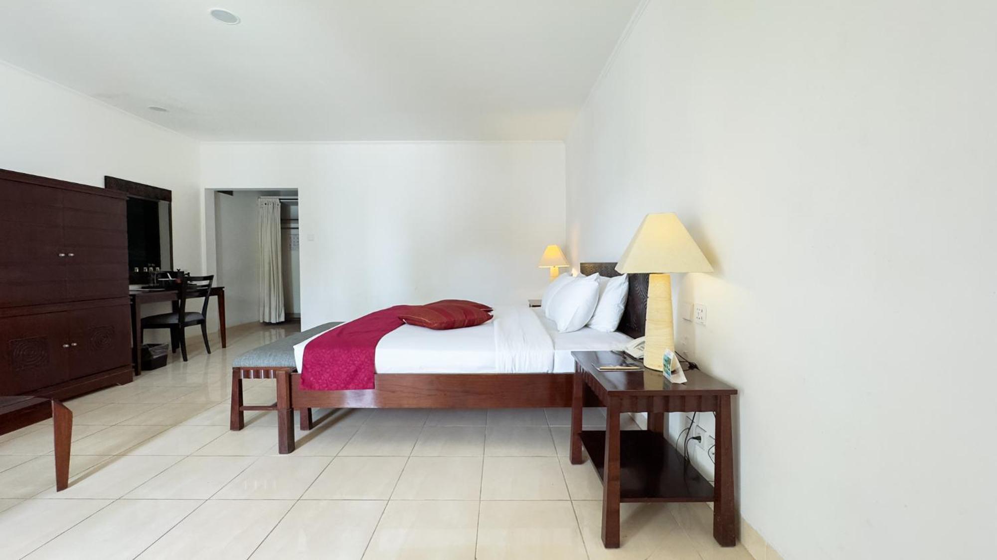 Legong Keraton Beach Hotel Canggu Esterno foto