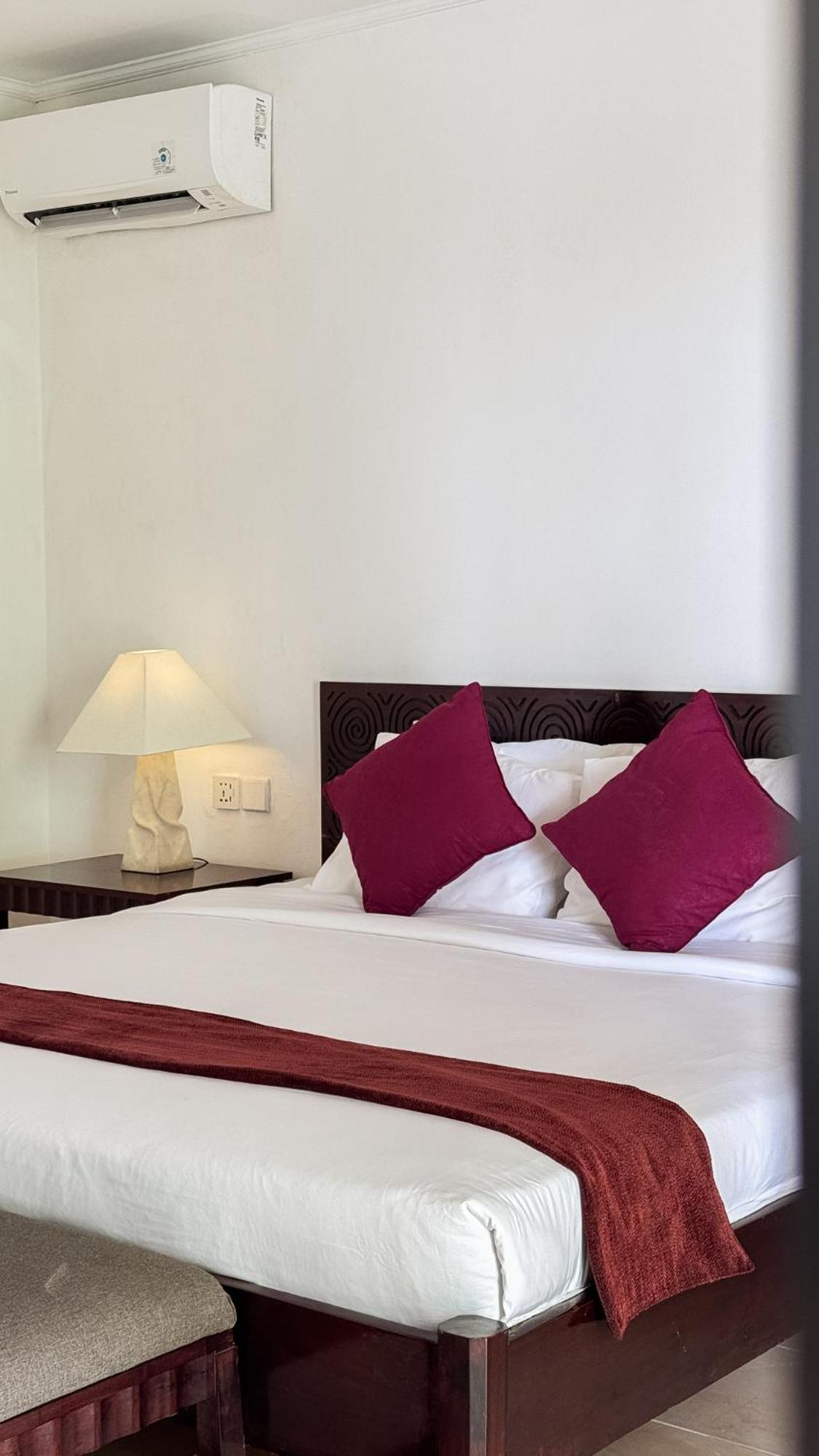 Legong Keraton Beach Hotel Canggu Esterno foto