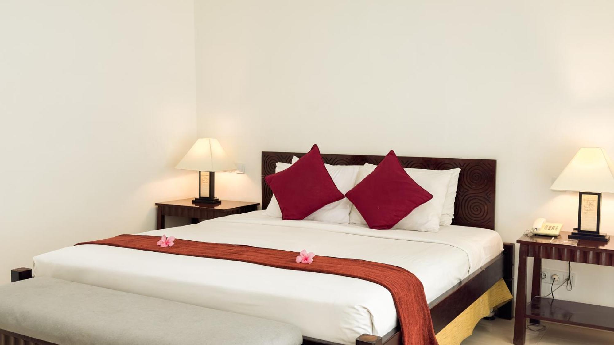 Legong Keraton Beach Hotel Canggu Esterno foto