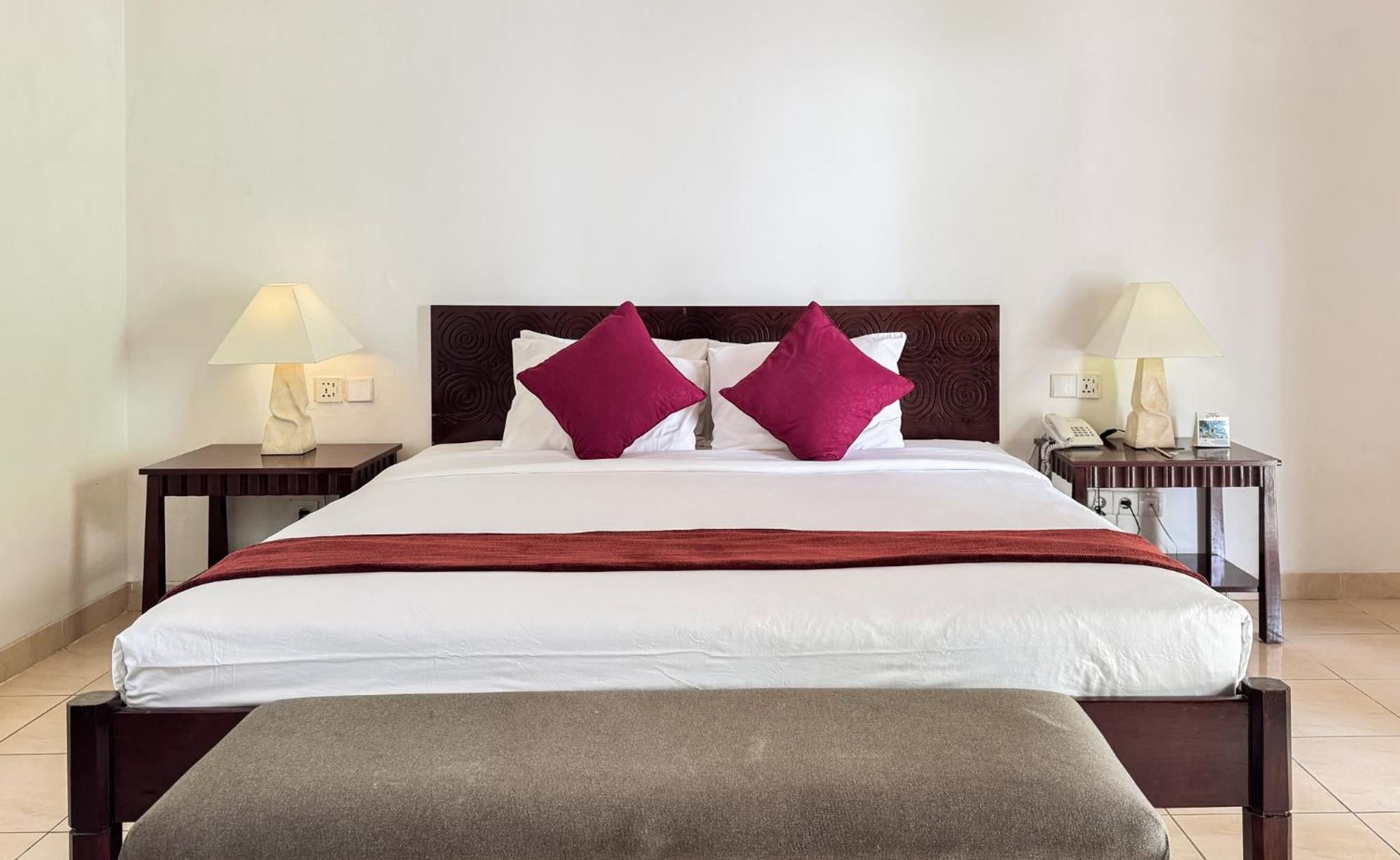 Legong Keraton Beach Hotel Canggu Esterno foto